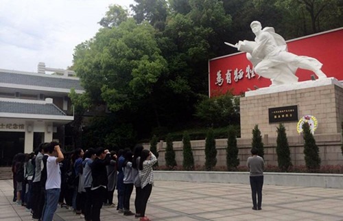 重温入团誓词