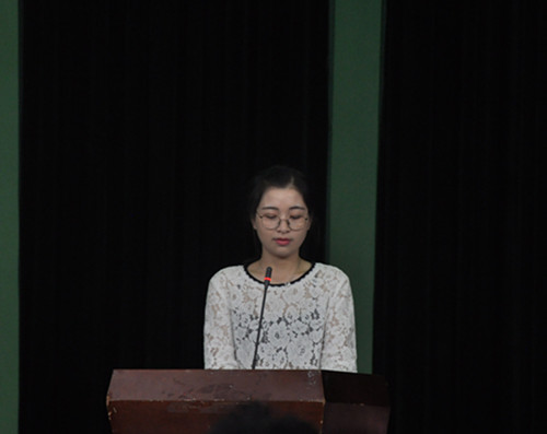 学生代表章铭